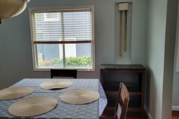 Modern 4 Bed Bungalow San Leandro Oakland Airport Washerdryer Ideal For Long Term Stay