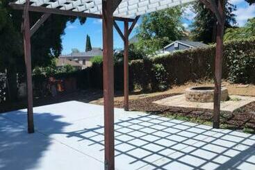 Modern 4 Bed Bungalow San Leandro Oakland Airport Washerdryer Ideal For Long Term Stay