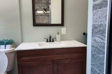 Modern 4 Bed Bungalow San Leandro Oakland Airport Washerdryer Ideal For Long Term Stay