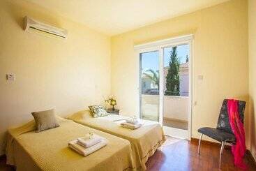 آپارتمانهای توریستها Villa Miracle In Paralimni