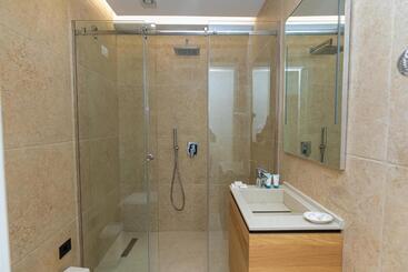 B&b Champagne, Vlore Bay