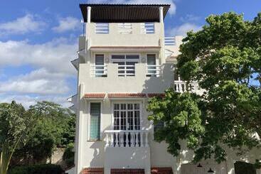 تختخواب و صبحانه Hilda S Homestay