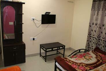 ベッドアンドブレックファースト Hirai Palace, Mahabaleshwar