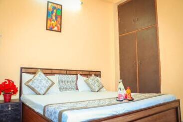 تختخواب و صبحانه Madhav Palace