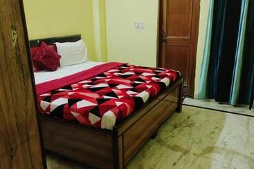 تختخواب و صبحانه Madhav Palace