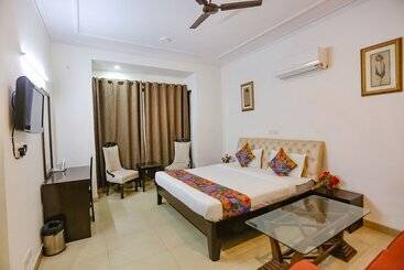 Fabhotel Grand Palace