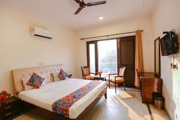 Fabhotel Grand Palace