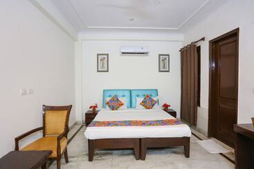 Fabhotel Grand Palace