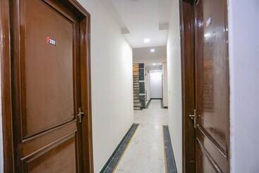 Fabhotel Grand Palace