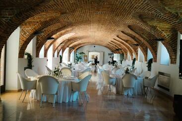 هتل Relais Cascina Era