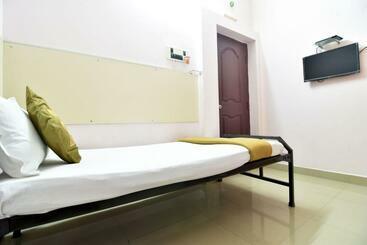בית מלון כפרי Royal Green   Airport Stay