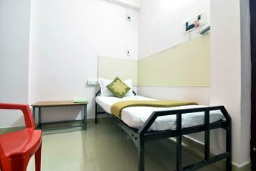 בית מלון כפרי Royal Green Airport Stay