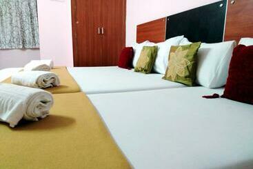 בית מלון כפרי Royal Green   Airport Stay