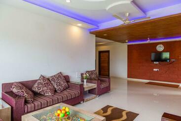 هتل Strawberry King Resort