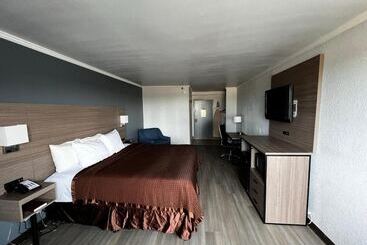 هتل Super 8 By Wyndham Fort Worth Entertainment District