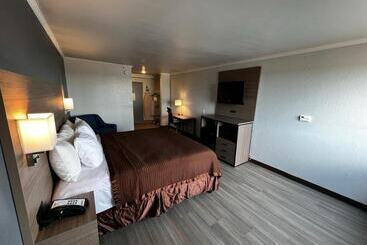 هتل Super 8 By Wyndham Fort Worth Entertainment District