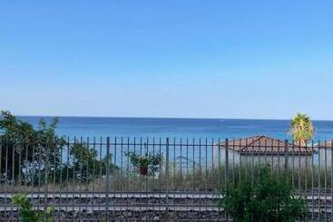 پانسیون Amoenus Bed & Breakfast