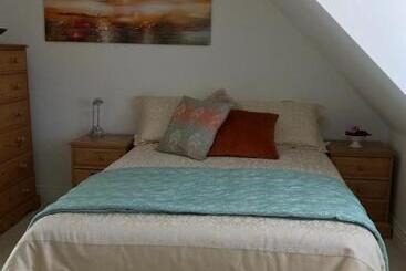 تختخواب و صبحانه Smith S Loft