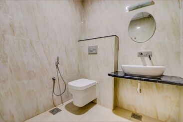 Fabhotel Premium Kashi