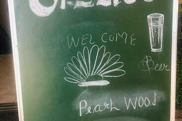 هتل Pearl Wood