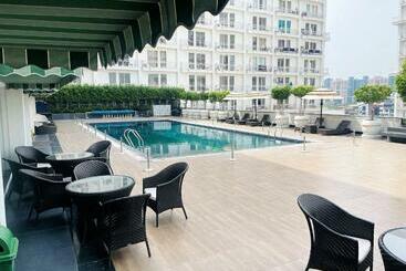 هتل The Grace Residency, Lucknow