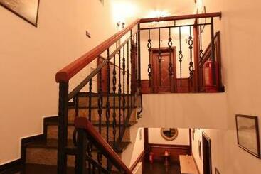 Zambaku I Bardhe Hotel & Bar