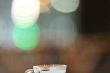 Zambaku I Bardhe Hotel & Bar