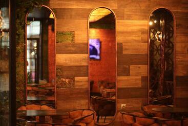 Zambaku I Bardhe Hotel & Bar