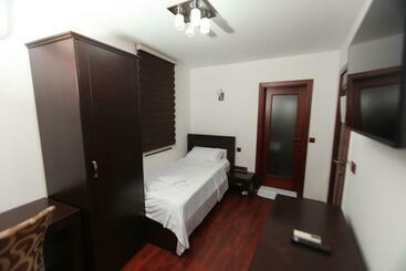 Zambaku I Bardhe Hotel & Bar