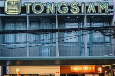 هاستل Tongsiam
