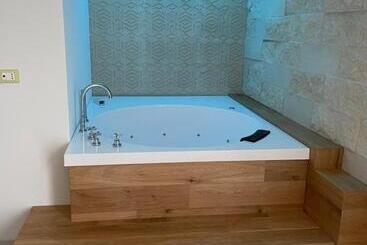 تختخواب و صبحانه Bluotranto