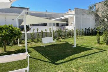 تختخواب و صبحانه Bluotranto