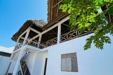 تختخواب و صبحانه Tamaru House Bungalow With Patio