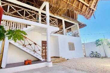 تختخواب و صبحانه Tamaru House Bungalow With Patio