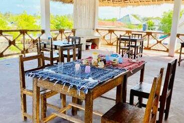 تختخواب و صبحانه Tamaru House Bungalow With Patio