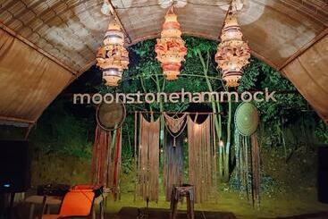 استراحتگاه Moonstone Hammock Alibaug