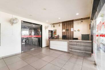 هتل Spot On 88390 J K And Guest House