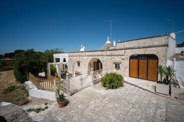 Wepuglia   Trulli E Alcova Mikael