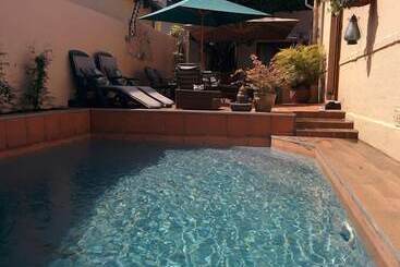 צימר Bougain Villas
