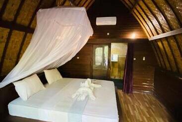 تختخواب و صبحانه Lombok Indah Bungalow