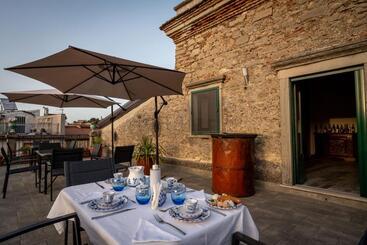住宿加早餐  Palazzo Restifa Bnb