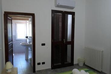 پانسیون Room In Guest Room   Super Comfort Room In Sardinia   Italy