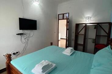 تختخواب و صبحانه Amos House