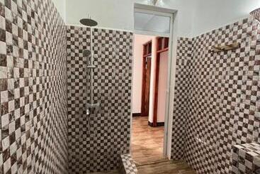 تختخواب و صبحانه Amos House