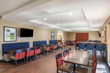 هتل Comfort Inn & Suites