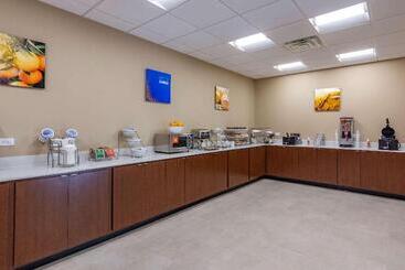 هتل Comfort Inn & Suites