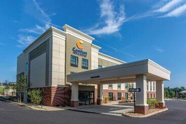 هتل Comfort Inn & Suites