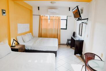 هتل Roble Zihuatanejo