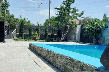 ペンション Big House Amoj