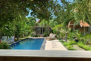 پانسیون Danys House @tikibar & More